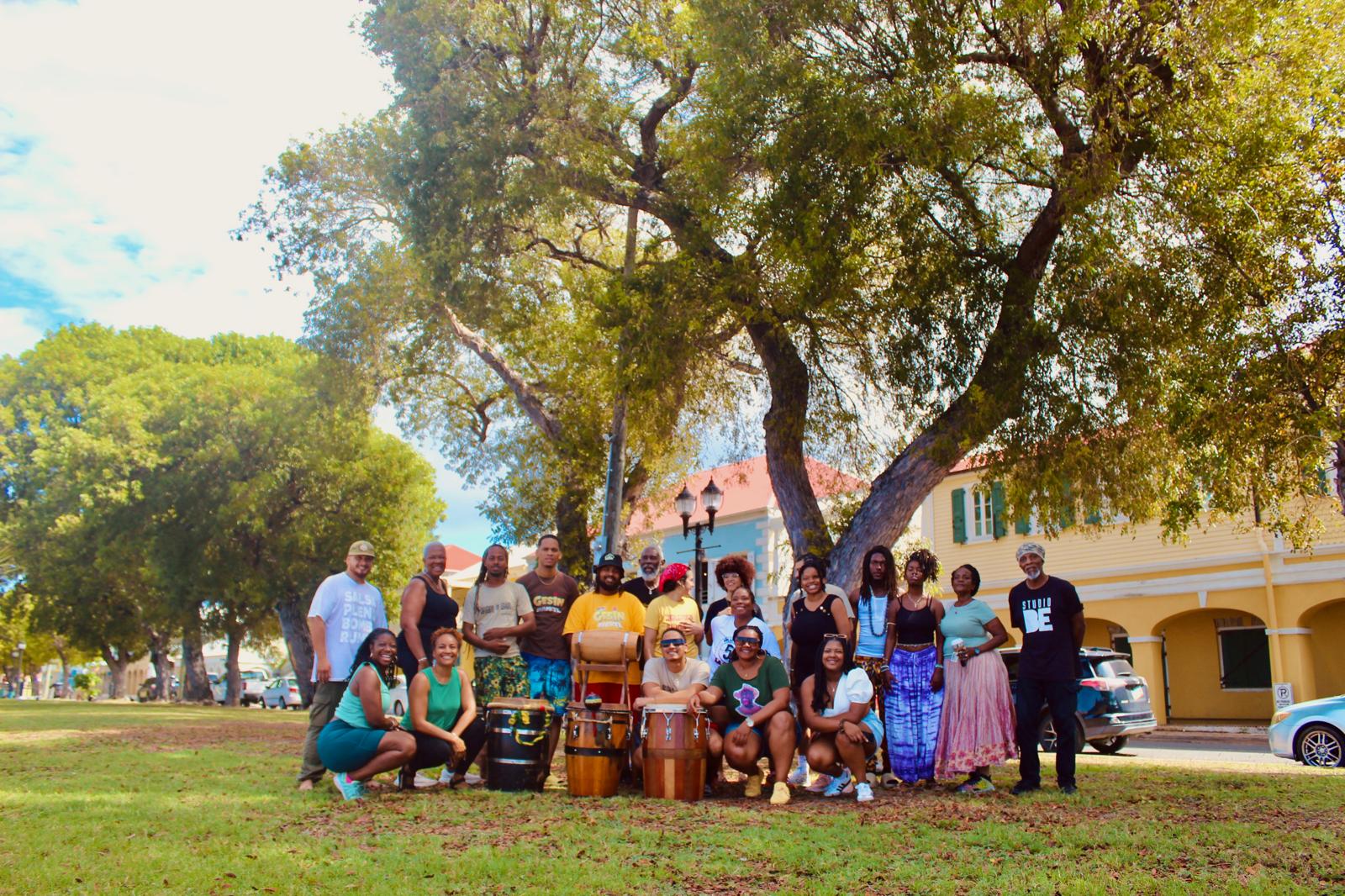 Comunidad de Escuelas Libres de Sanación reunida al aire libre